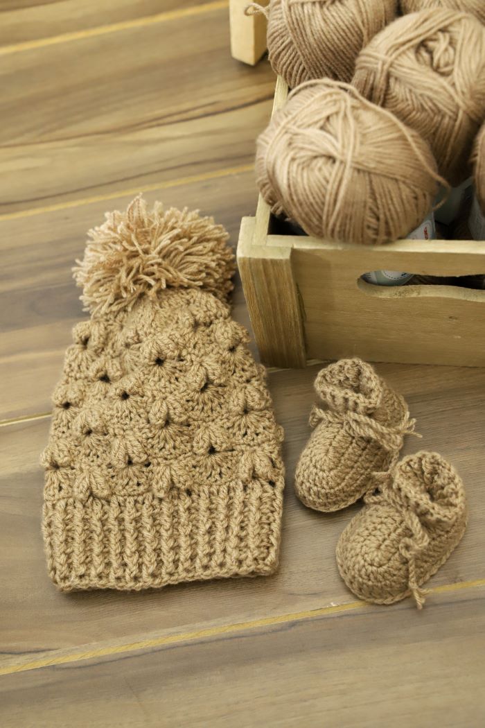 crochê infantil sapatinho de bebe com perola de croche