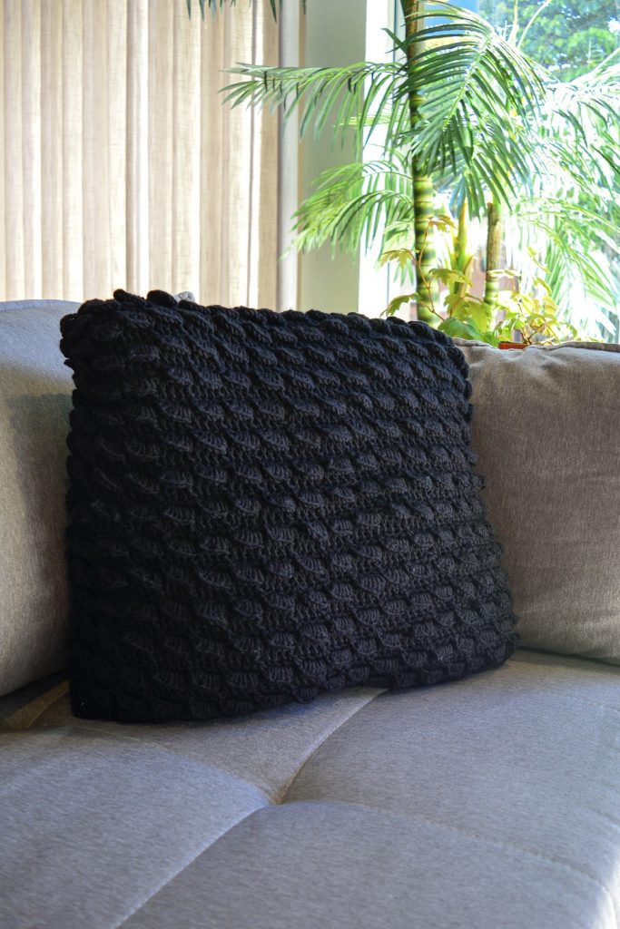Almofada Pérola Negra para decoração de inverno com crochê Círculo