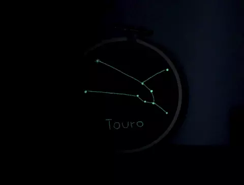 Bordado Signo Touro Glow