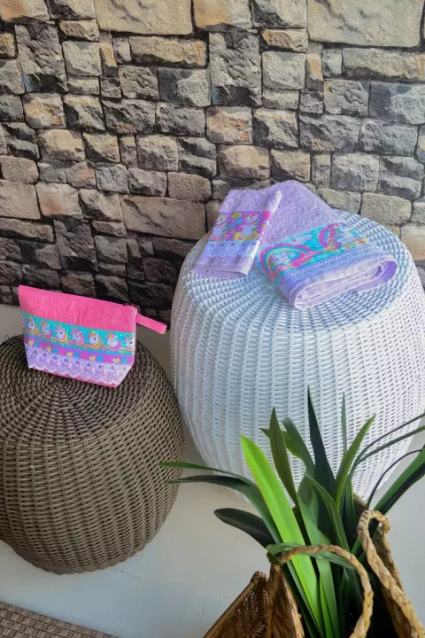 Kit toalhas com Necessaire Unicórnio