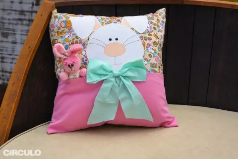 Capa de Almofada Coelho com Bolsos