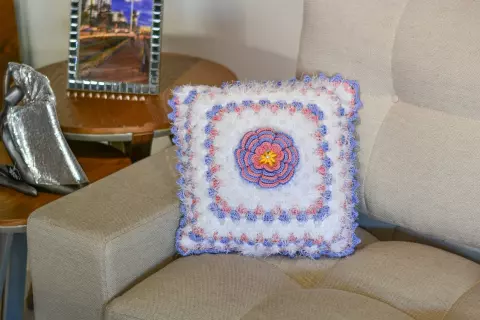 Almofada Max Azul e Rosa Decore Branco