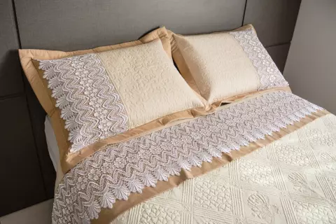 Jogo de Cama Bege Com Guipure
