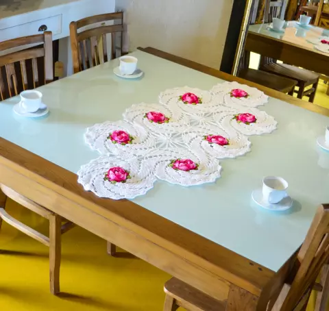 Trilho de Mesa Branco Florido