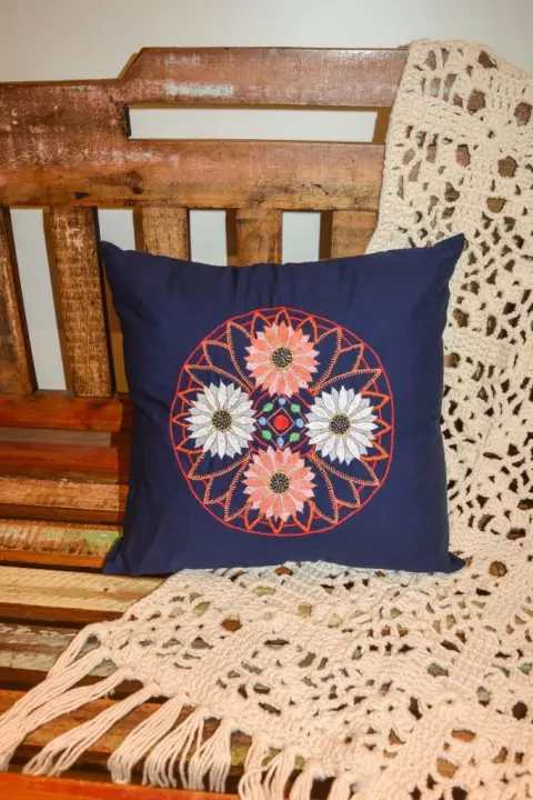 Almofada Bordada Mandala