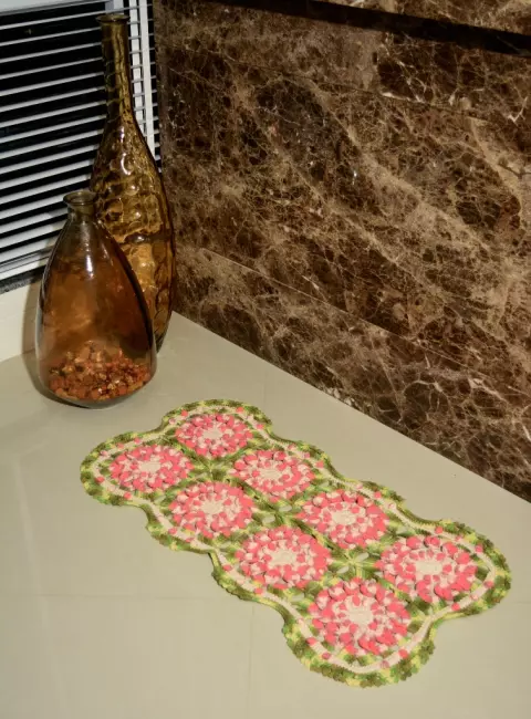 Tapete Multi Verde e Rosa com 8 Quadrados