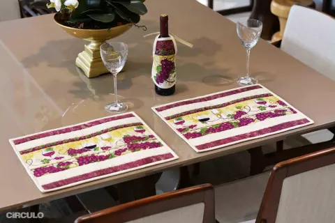 Jogo Americano e Avental de Garrafa Vinhos