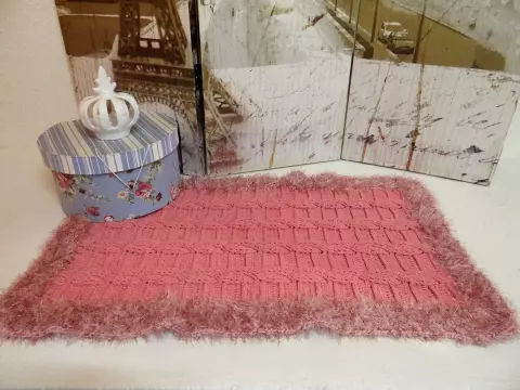 Tapete cor de rosa trançado