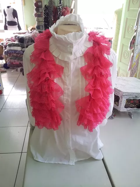Colete com Renda Tricô Amor Perfeito