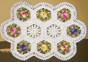 Tapete Cru com Flores Coloridas