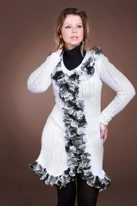 Vestido Branco com Babado