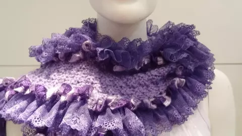Cachecol roxo renda tricô com sensual frufru