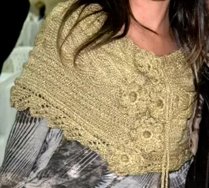 Estola Dourada com Fio Precioso