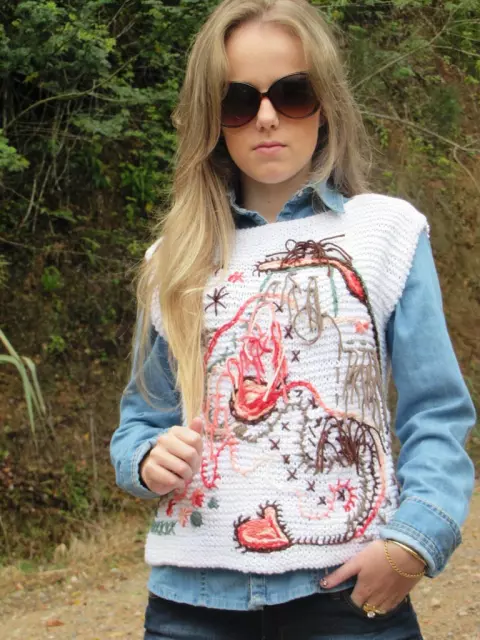 Blusa de Tricô Bordada