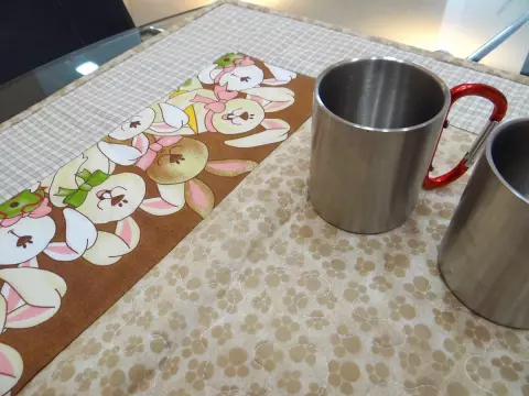 Trilho de mesa Pegadas
