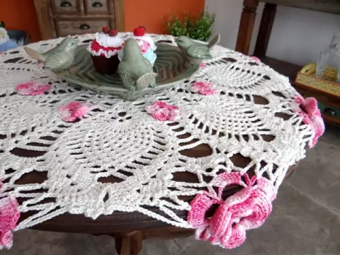 Centro de mesa creme e rosa