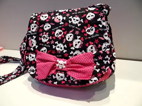 Bolsa tiracolo caveirinha