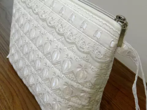 Necessaire Bordado Inglês