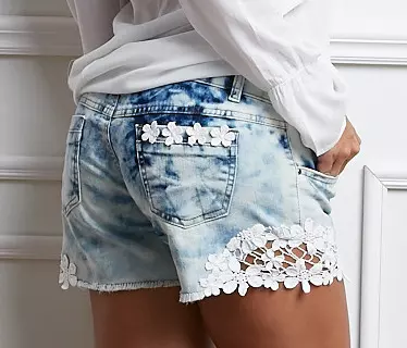 Short Jeans com Tecido Guipir