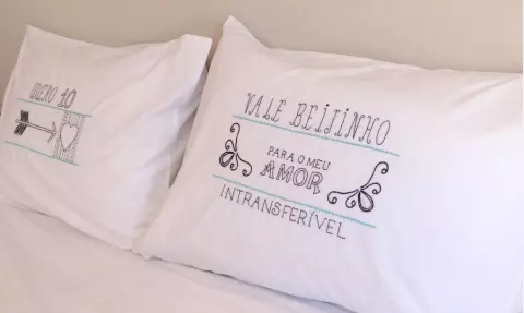 Travesseiro Vale Beijo