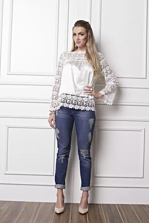 Blusa Mangas e Decote Renda