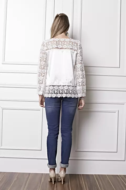 Blusa Mangas e Decote Renda