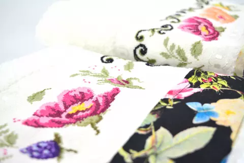 Jogo de Banho Floral Bordado