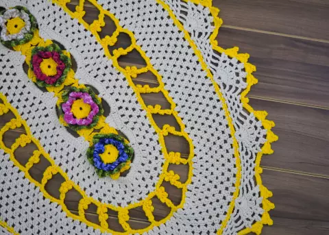 Tapete Oval Amarelo Florido