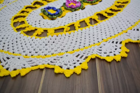 Tapete Oval Amarelo Florido