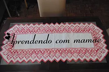 Centro de mesa bordado em Ponto reto