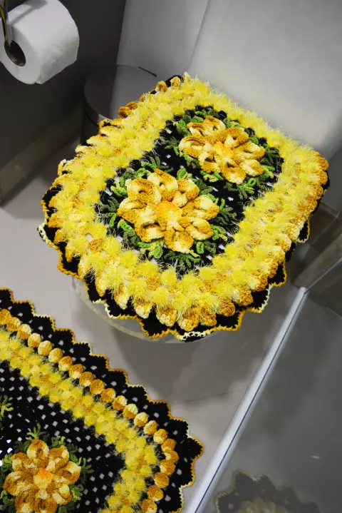 Jogo de Banheiro Preto e Amarelo