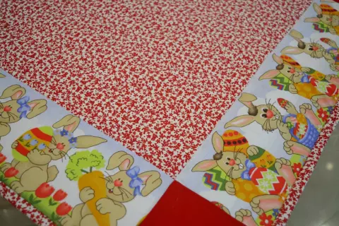 Centro de Mesa Vermelho de Páscoa