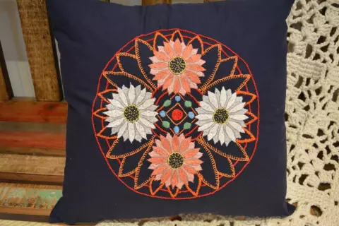 Almofada Bordada Mandala