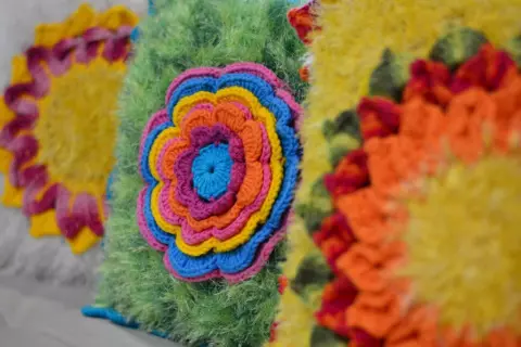 Almofadas coloridas (Amarela)