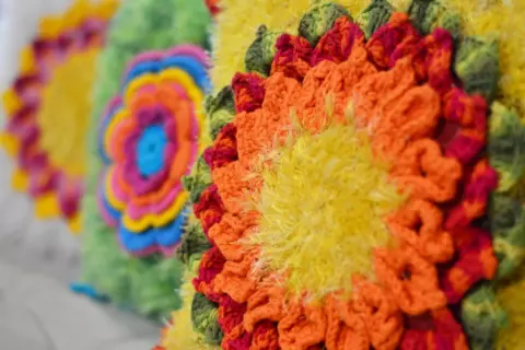 Almofadas coloridas (Amarela)