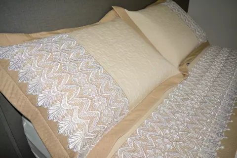 Jogo de Cama Bege Com Guipure