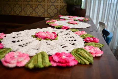 Trilho de Mesa Flores Rosas