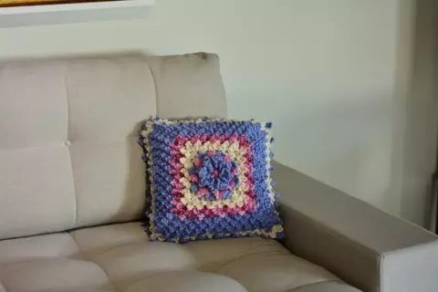 Almofada Max Azul e Rosa Picôs