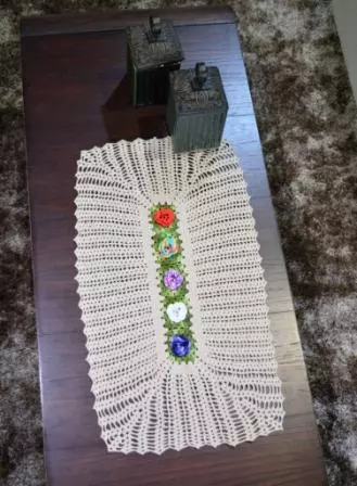 Caminho de Mesa Anne Flores Coloridas