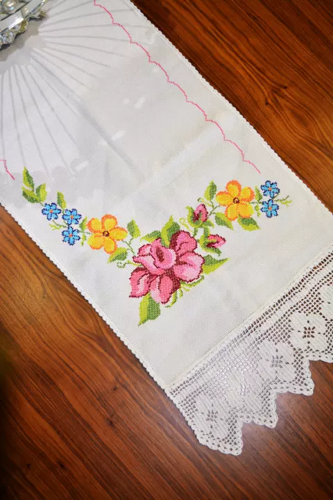 Trilho de Mesa Bordado