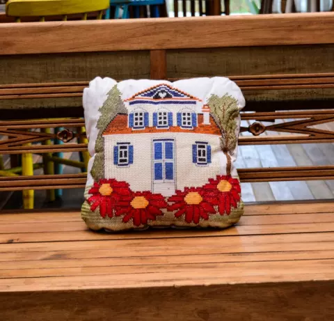 Almofada Casa Bordada