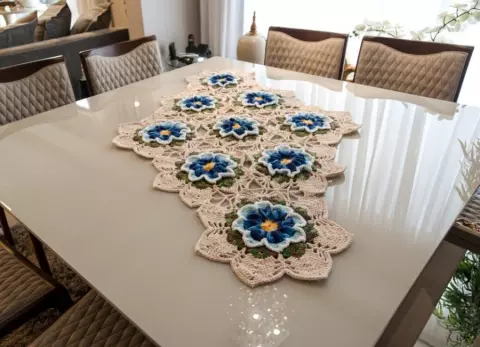 Caminho de Mesa Flores