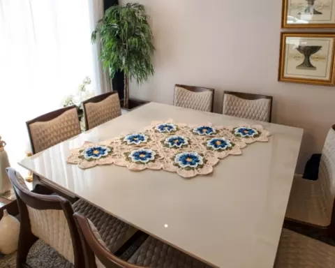 Caminho de Mesa Flores
