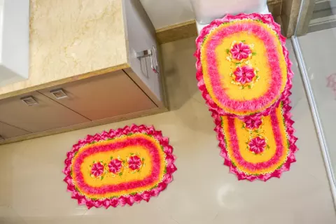 Jogo de Banheiro Amarelo e Rosa