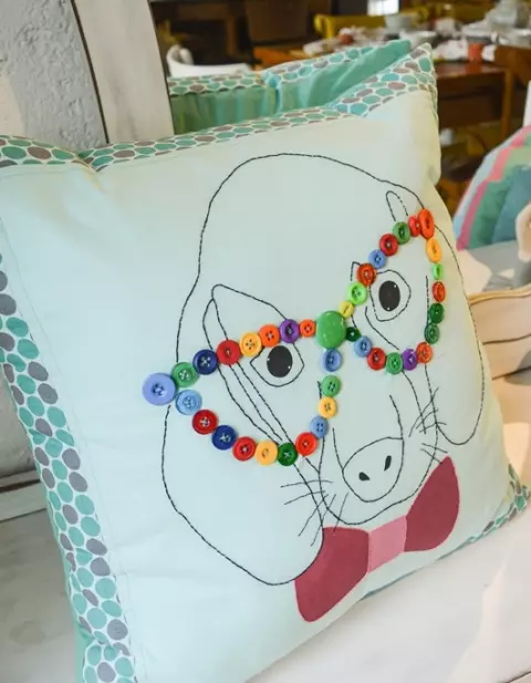 ALMOFADA CACHORRO DE ÓCULOS