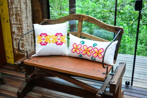Conjunto de Almofadas Bordadas