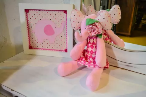 ELEFANTE SENTADA