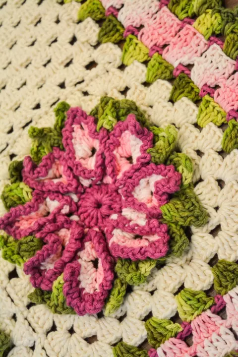 Tapete Natural com Flores Roxas