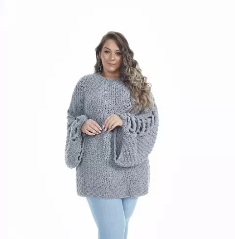 Blusa com Detalhes nas Mangas