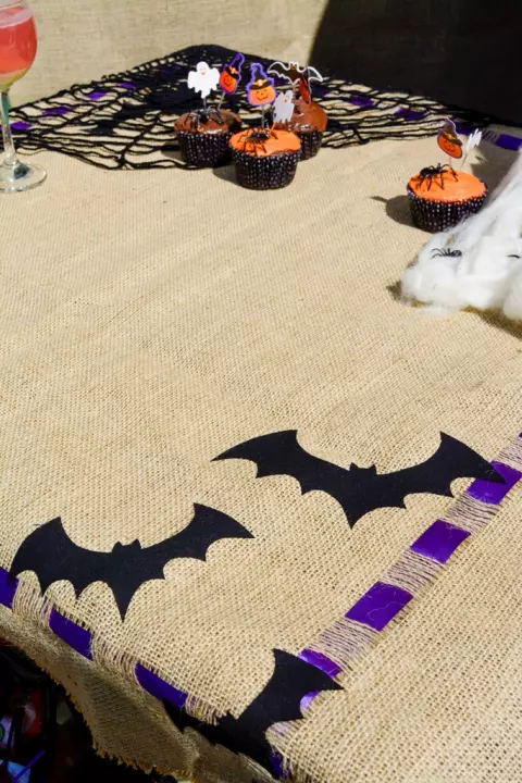 Toalha de Mesa Juta com Morcegos